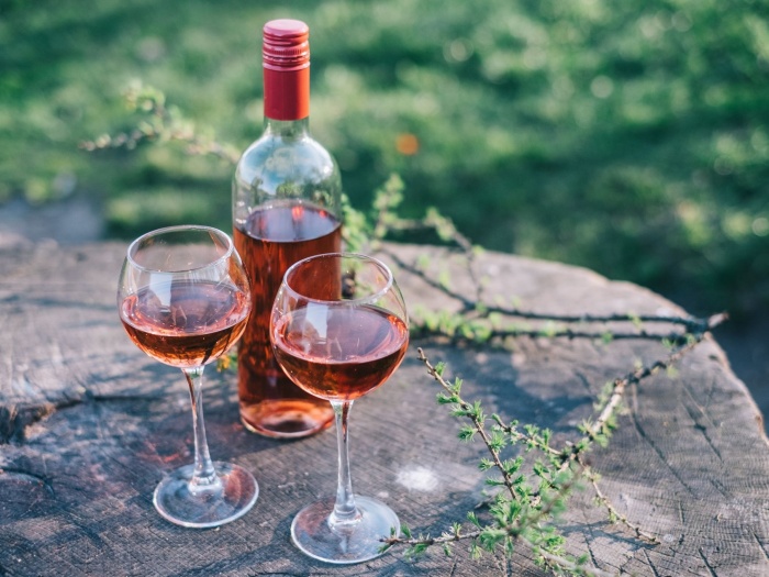 Rượu vang hồng là gì? Những điều bạn cần “nằm lòng” về Rosé Wine