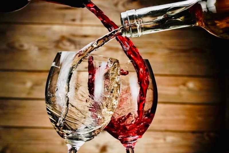 Điểm khác nhau giữa ly rượu vang đỏ và ly vang trắng