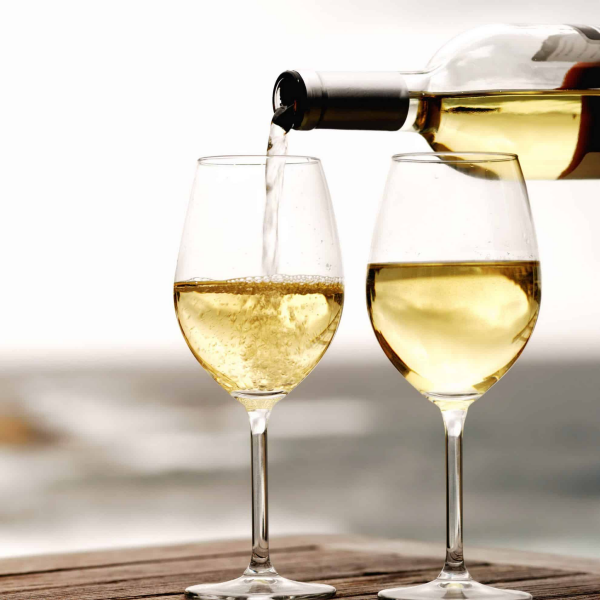 Một số loại rượu vang trắng không cần thở trước khi dùng