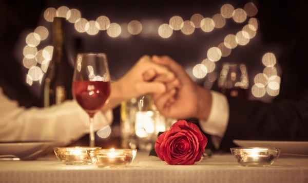 Rượu vang khiến bầu không khí trở nên lãng mạn